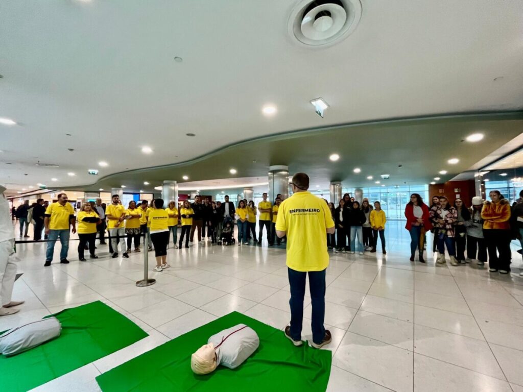  Enfermeiros da urgência do hospital de Viseu saem à rua para sensibilizar sobre suporte básico de vida, urgências e AVC