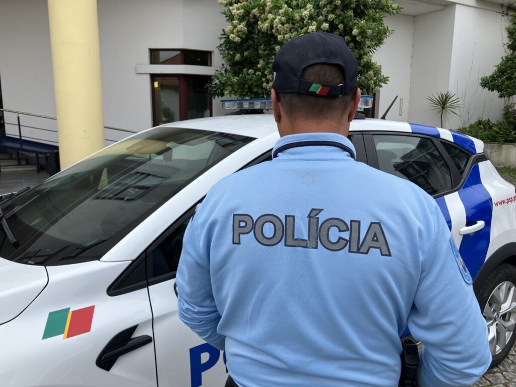  PSP procura grupo que exibiu arma branca num supermercado em Viseu