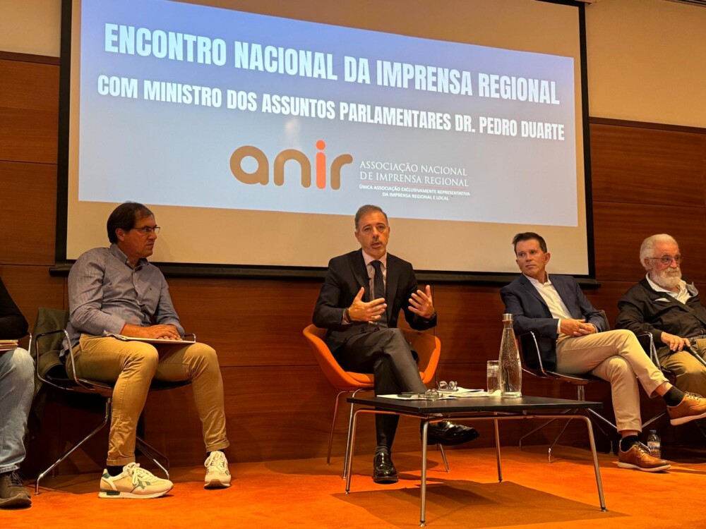  Governo compromete-se a apresentar plano para dar fôlego à imprensa local e regional