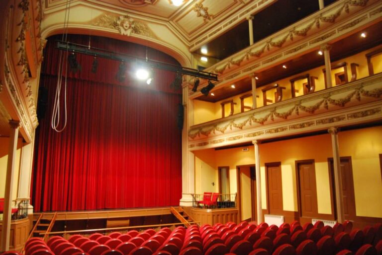 cineteatro - municipio s pedro sul