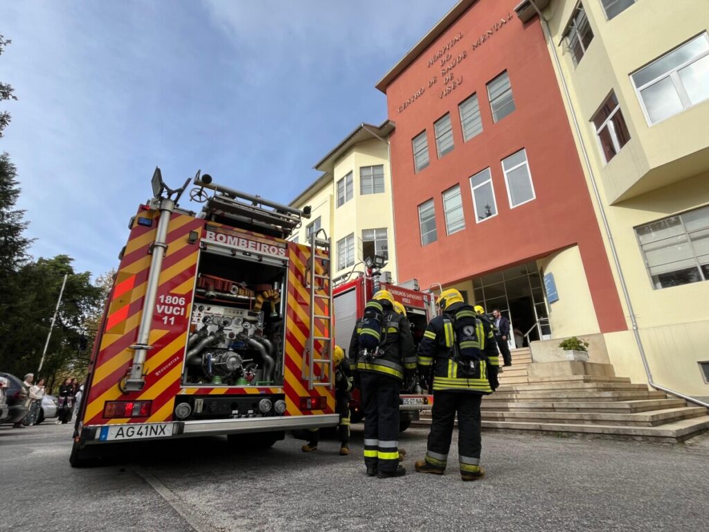  Sirenes e fumo: simulacro testa segurança do hospital psiquiátrico em Viseu