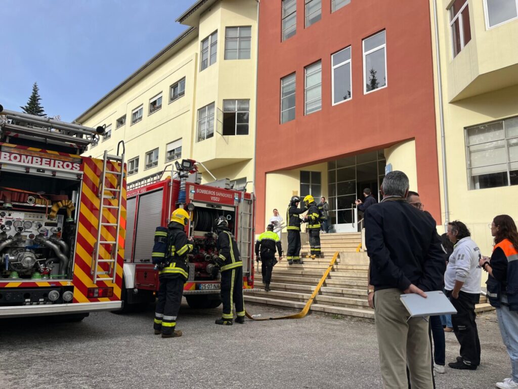  Sirenes e fumo: simulacro testa segurança do hospital psiquiátrico em Viseu