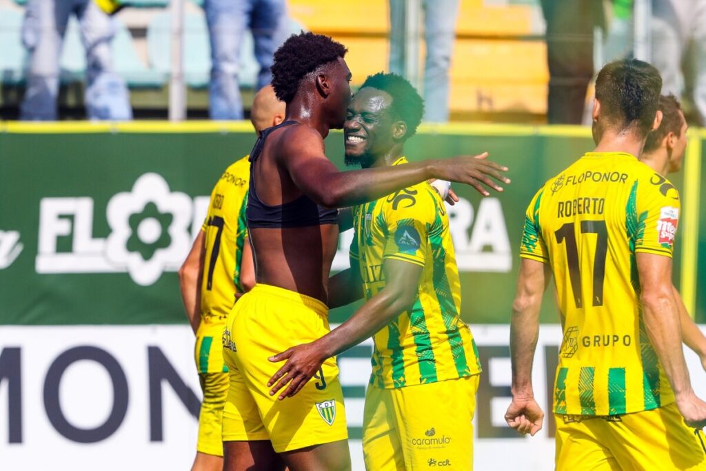  Tondela dá volta ao resultado e vence Leixões no último minuto