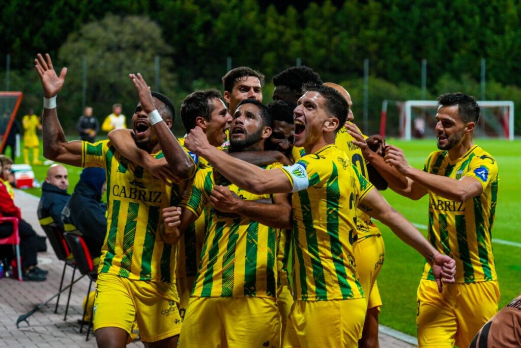  Tondela opera reviravolta com Benfica B e assume liderança da II Liga