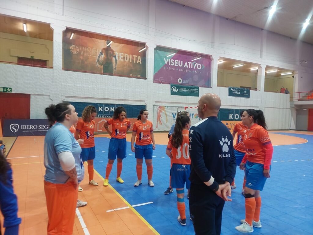  Futsal feminino do Viseu 2001 goleia lanterna vermelha