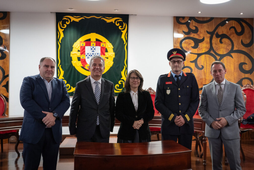  Bombeiros recebem novos veículos de combate a incêndios em Tondela