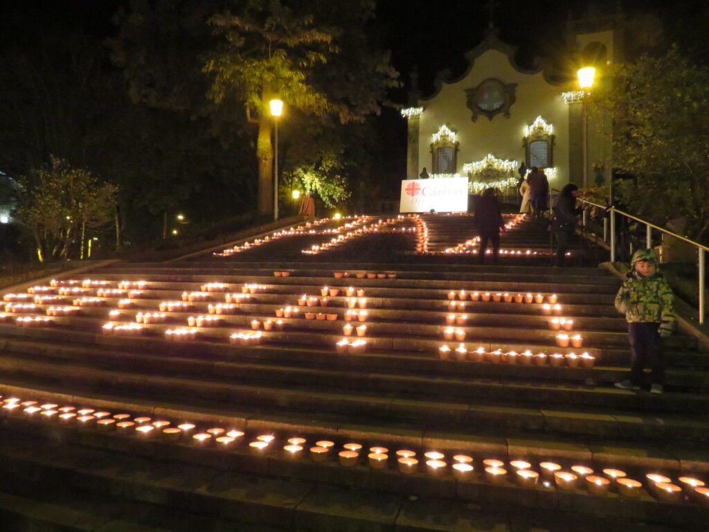  Cáritas de Viseu acende 1.000 velas pela paz na Igreja dos Terceiros