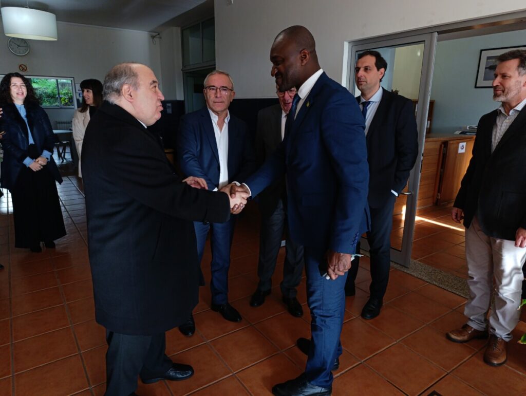  Embaixador de S. Tomé e Príncipe visita Escola Profissional de Carvalhais em S. Pedro do Sul