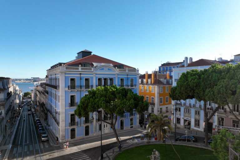 Montebelo-Vista-Alegre-Lisboa-Chiado-Hotel_Exterior_2 1