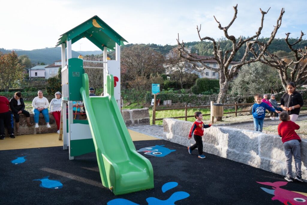  Parque infantil inaugurado em Tondela após investimento de 20 mil euros