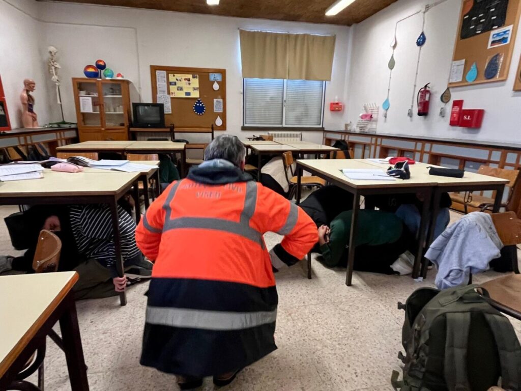  Simulacro: A terra tremeu e os alunos da Escola de Mundão, em Viseu, mostraram estar preparados