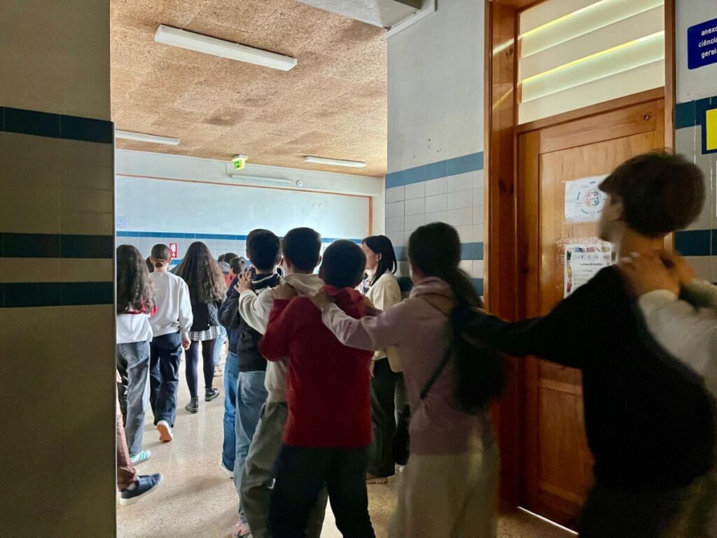  Simulacro: A terra tremeu e os alunos da Escola de Mundão, em Viseu, mostraram estar preparados