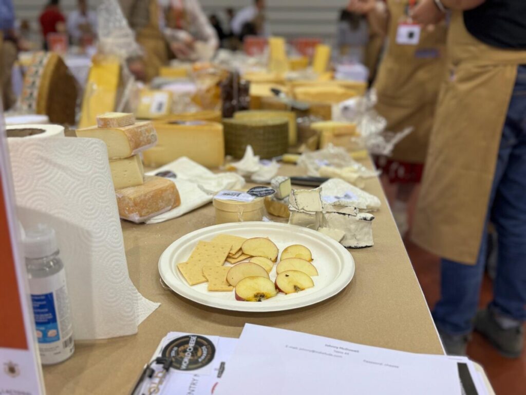  Até domingo, somos todos "afinadores" de queijo no maior concurso do mundo que decorre em Viseu