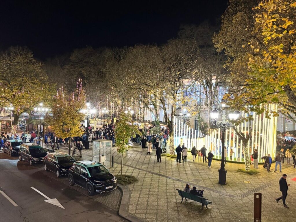  Acenderam-se as luzes de Natal em Viseu ao som do Coro Vox Visio e com multidão a assistir