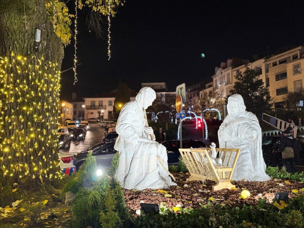  Acenderam-se as luzes de Natal em Viseu ao som do Coro Vox Visio e com multidão a assistir