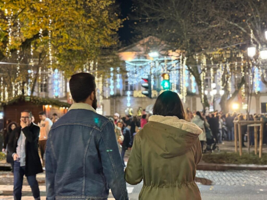  Acenderam-se as luzes de Natal em Viseu ao som do Coro Vox Visio e com multidão a assistir