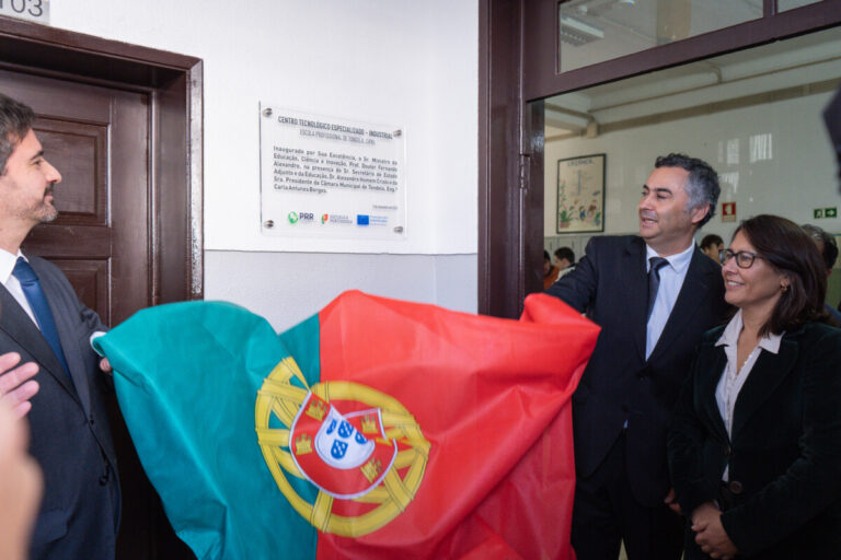 inauguração centro tecnológico tondela com ministro da educação