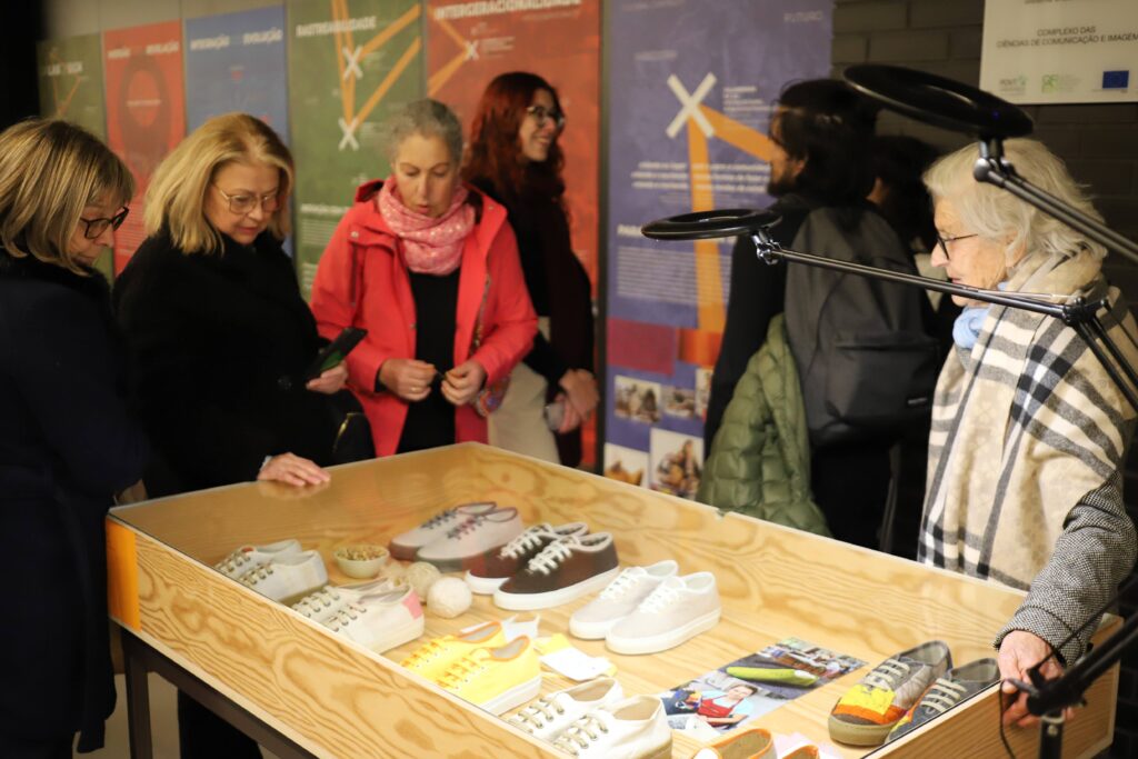  Alunos da Universidade de Aveiro expõem produtos criados com artesãos de Tondela