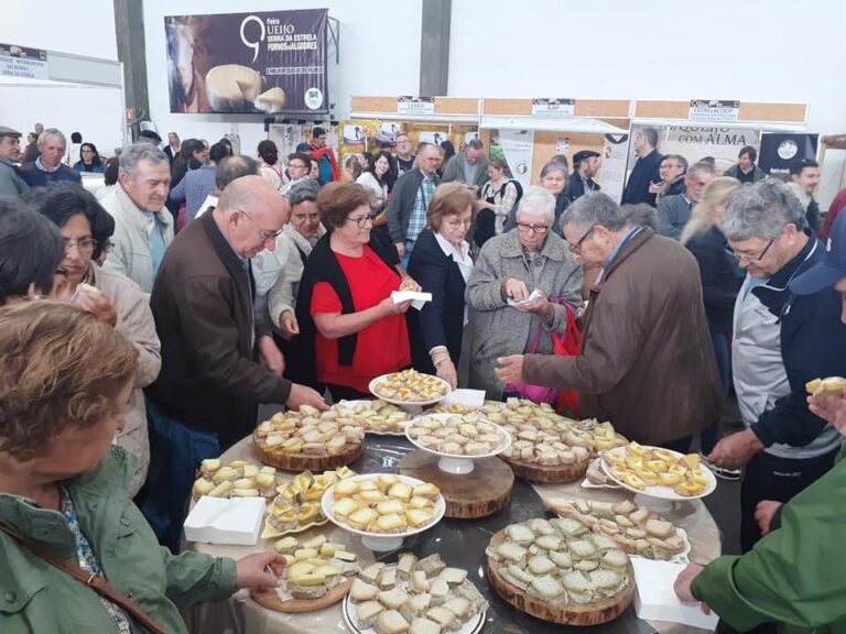 feira do queijo fornos de algodres