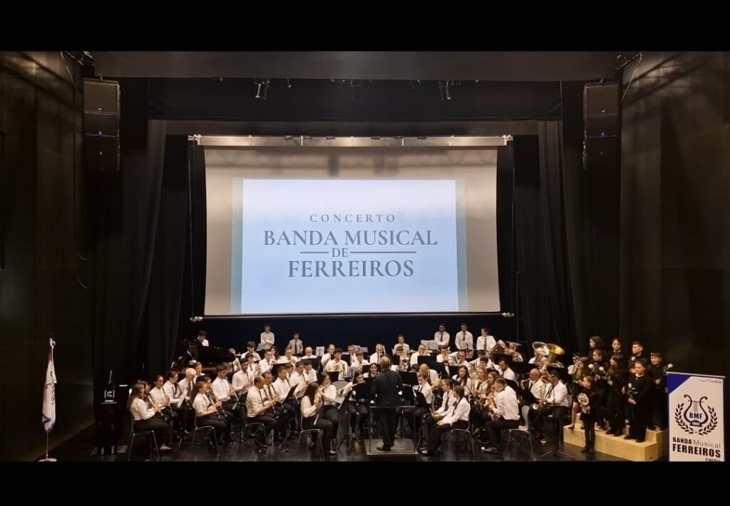  Câmara de Cinfães financia fardas da Banda Musical de Ferreiros