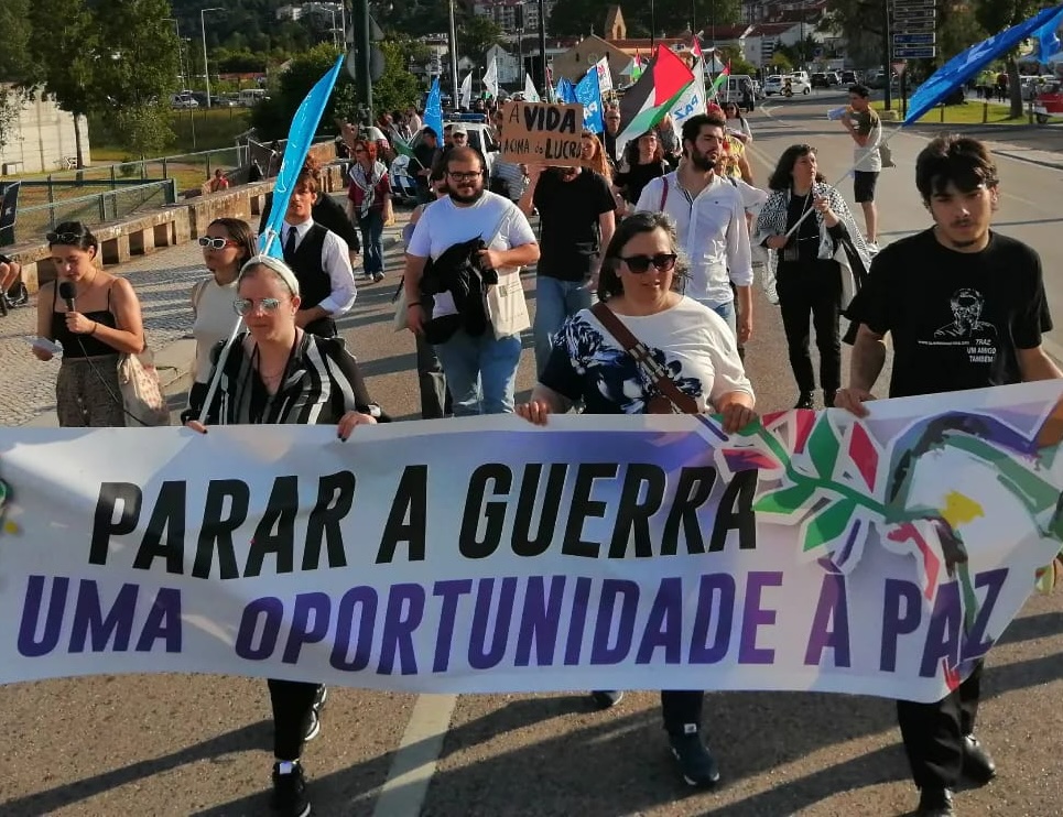  Em Viseu, prepara-se manifestação pela Paz em Lisboa com produção de cartazes e faixas