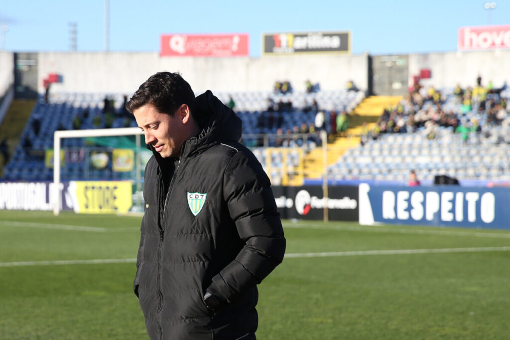  Treinador do Tondela pede apoio do público para jogo frente a adversário que pontua mais fora de casa