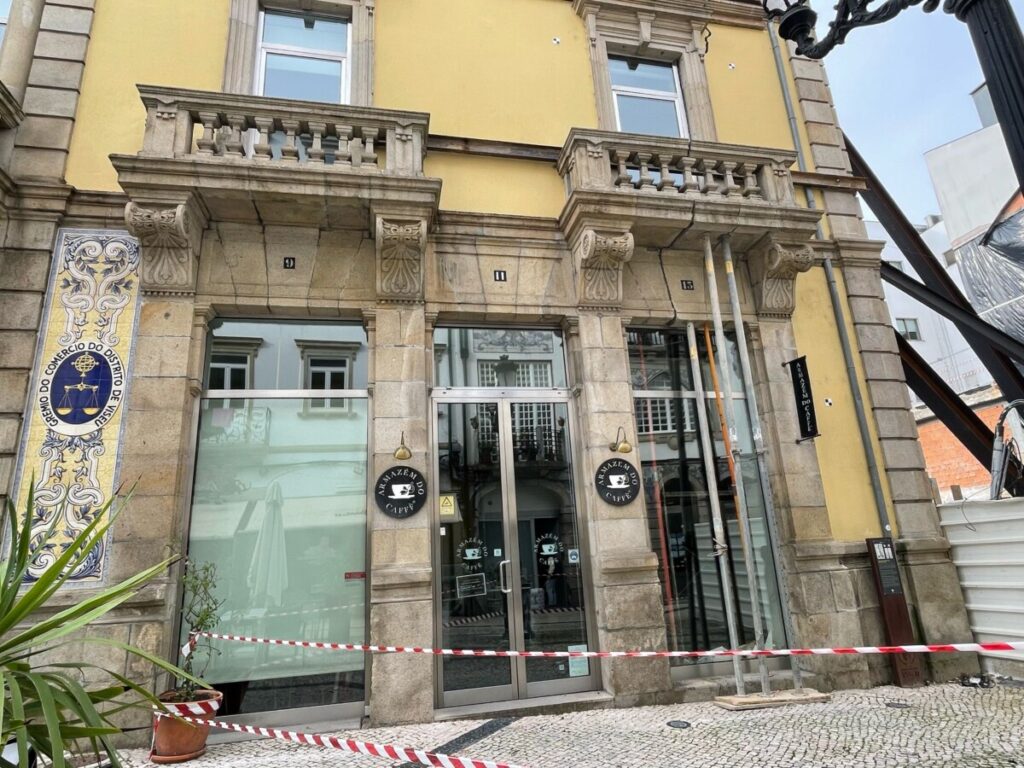  De porta fechada, proprietário de café em Viseu lamenta silêncio das entidades