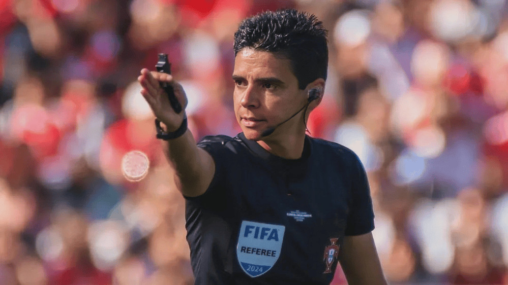 catarina campos árbitra viseu filiada AFLisboa Créditos: Liga Portugal Árbitra de Viseu faz história e torna-se a primeira mulher a arbitrar um jogo de futebol profissional masculino