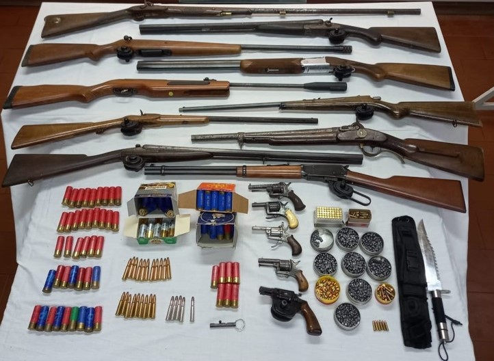  GNR apreende armas e detém homem após investigação em São João da Pesqueira