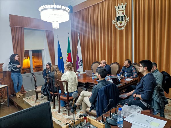  Nelas estuda projeto para jovens empreendedores e cartão da juventude