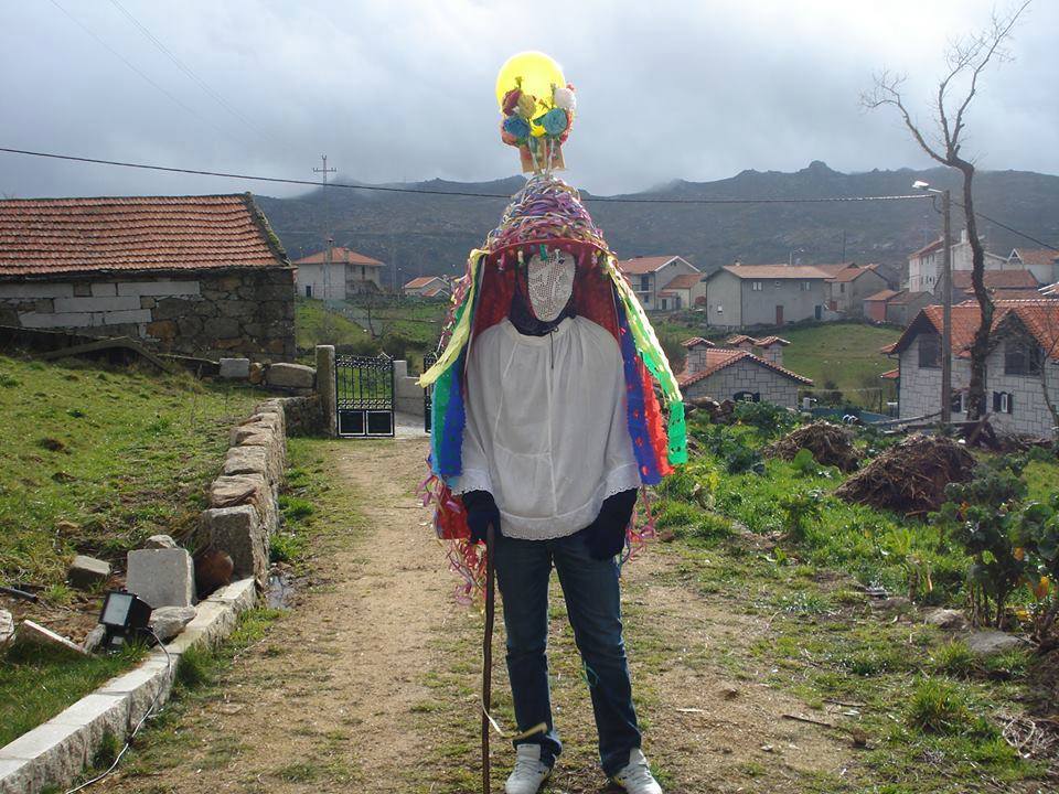  Farrapões e madames "invadem" Serra de Montemuro no Carnaval