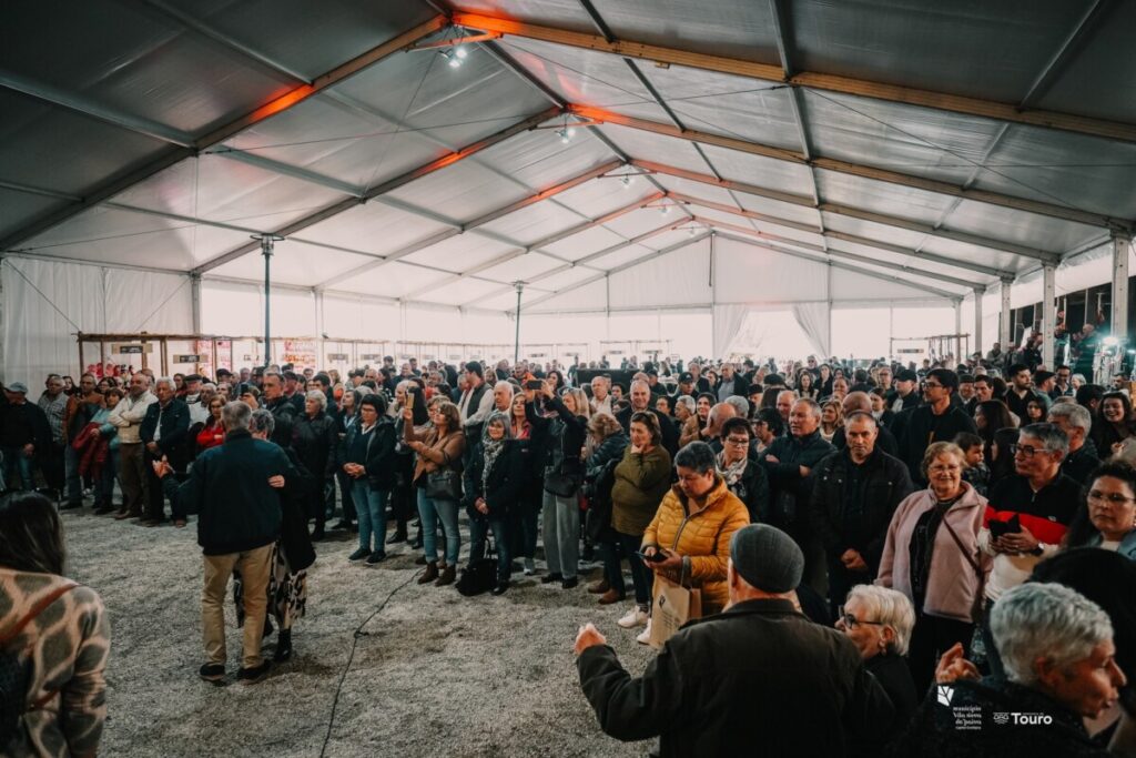  Cláudia Martins e Minhotos Marotos na 13.ª Feira do Fumeiro do Demo em Vila Nova de Paiva