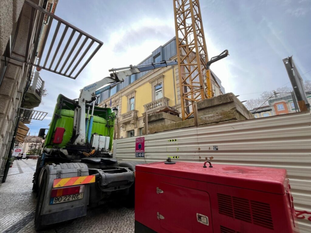  Obra provoca fenda em edifício histórico e fecha Rua da Paz em Viseu