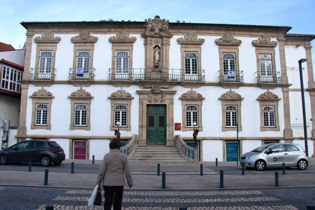  Lamego e Tarouca iluminados de azul pela Síndrome de Angelman este sábado