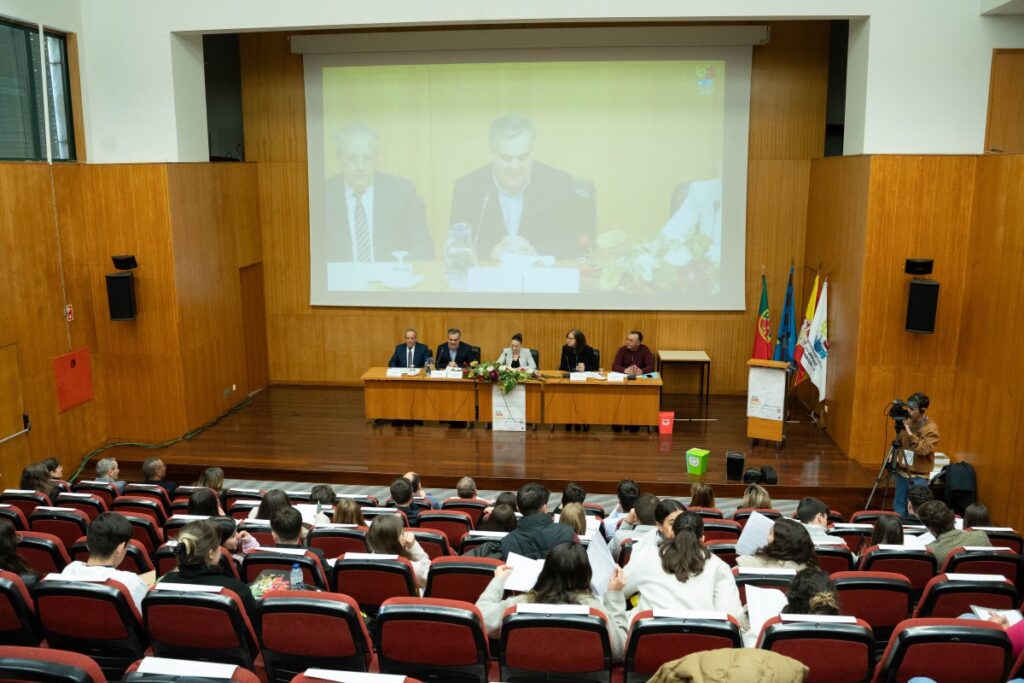  Alunos do secundário de Viseu participam esta terça-feira no Parlamento dos Jovens