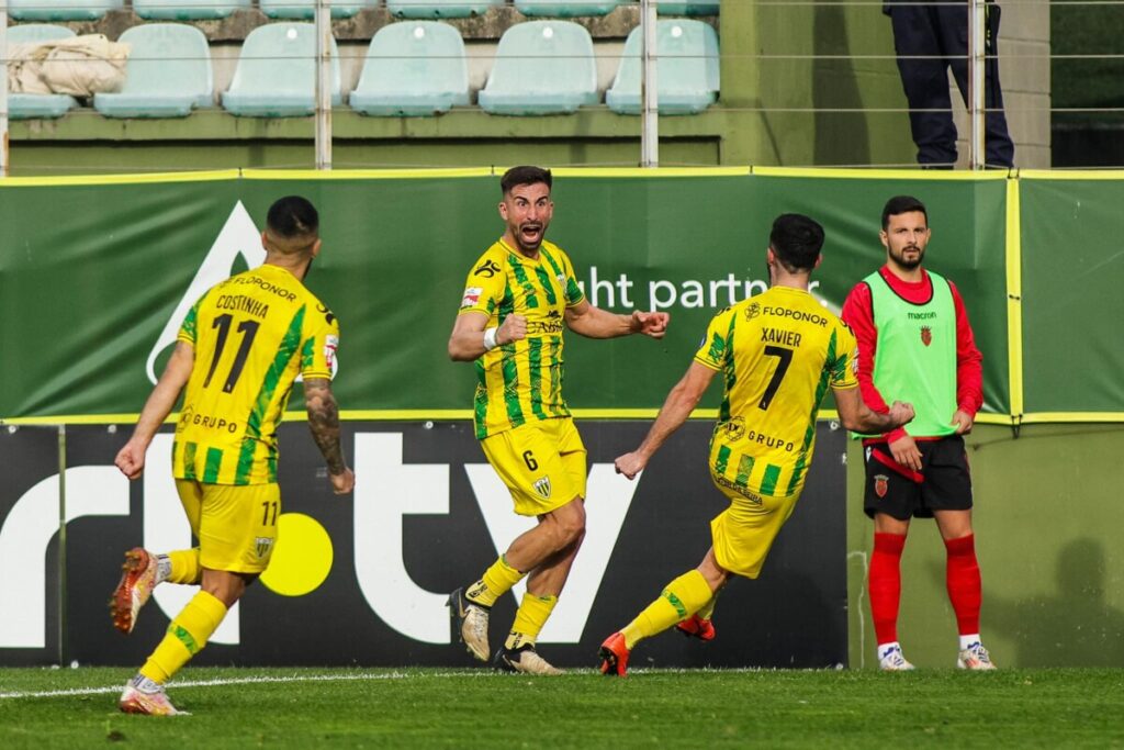  Tondela regressa à liderança da II Liga depois de vencer em casa o Penafiel