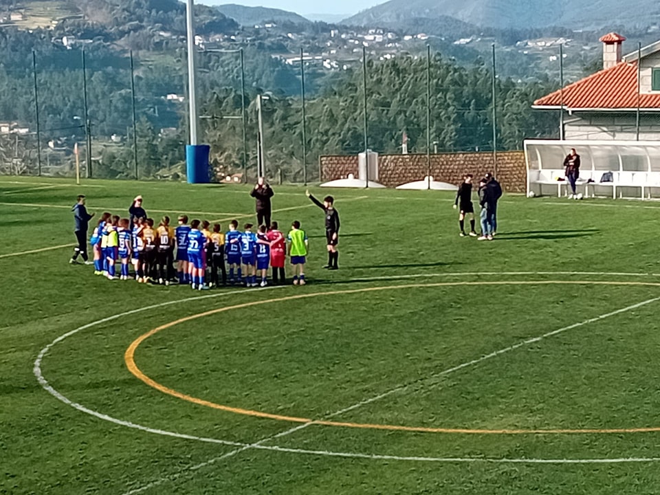  Viseu: Fair-play de jovens futebolistas reconhecido com cartão branco - Jornal do Centro