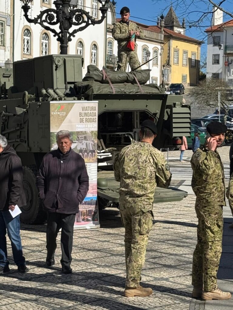  RI14: Exército "monta guarda" no Rossio, em Viseu