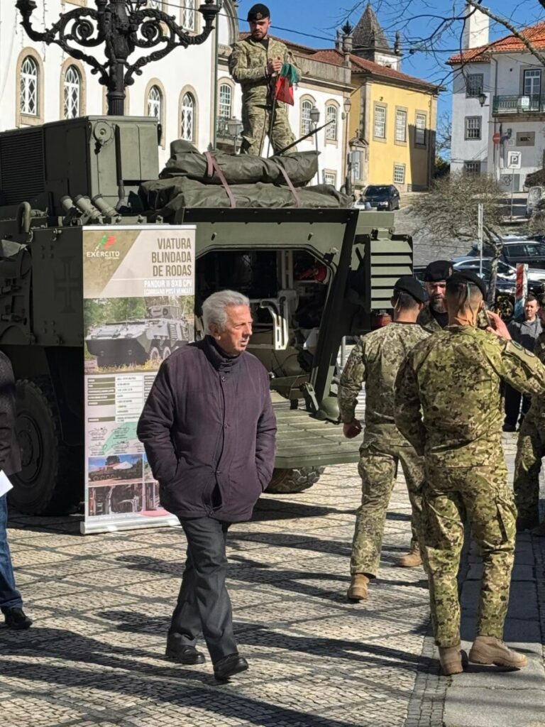  RI14: Exército "monta guarda" no Rossio, em Viseu