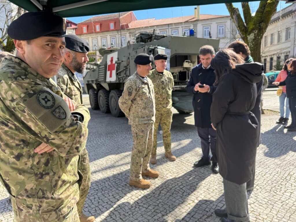  RI14: Exército "monta guarda" no Rossio, em Viseu