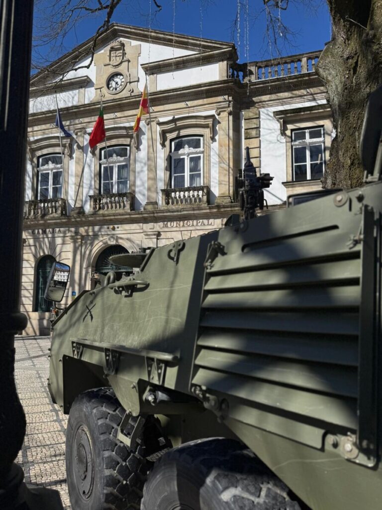  RI14: Exército "monta guarda" no Rossio, em Viseu