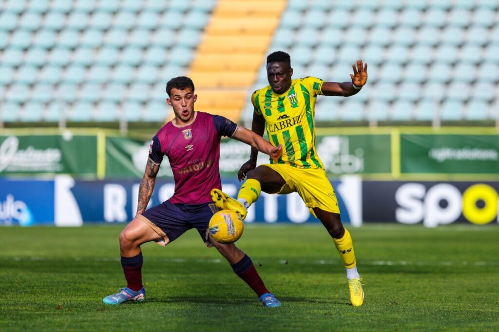  Tondela empata em casa com Torreense e tem em risco a liderança da II Liga