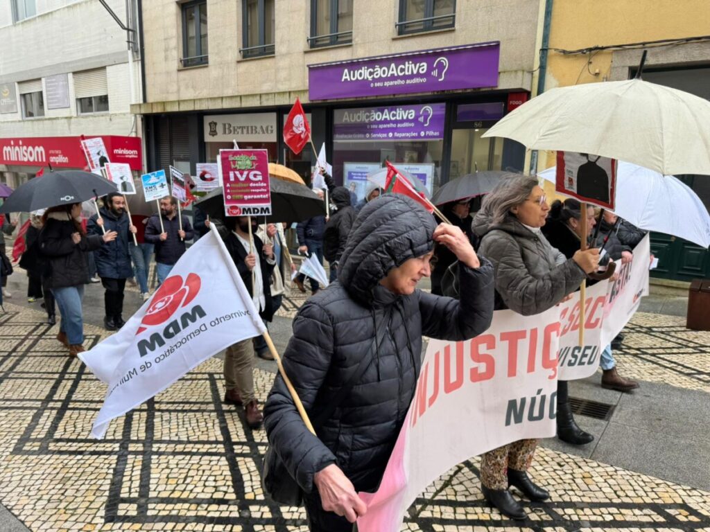  Nem a chuva evitou que os direitos das mulheres se ouvissem em Viseu