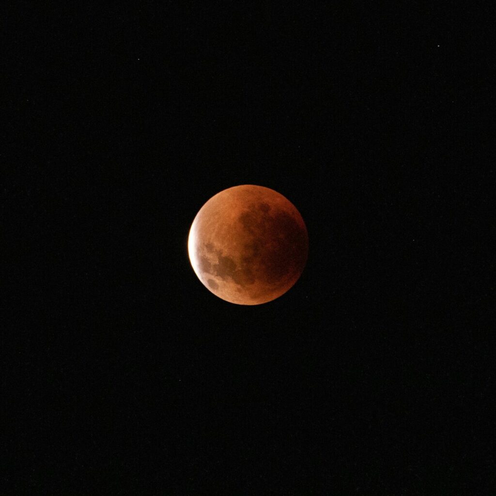  Saiba onde pode ver o eclipse total da lua na próxima madrugada