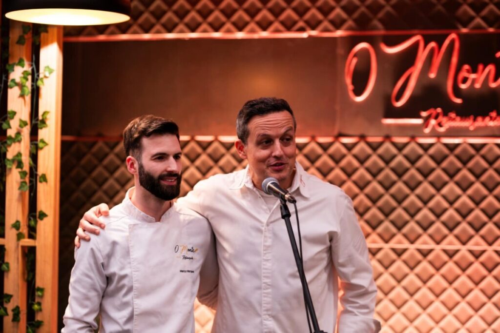  Miguel Gameiro canta em restaurante de Viseu e "encanta" na cozinha